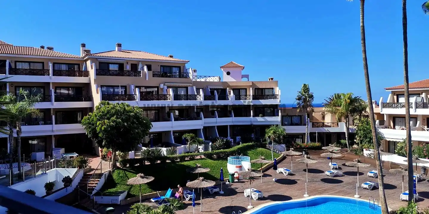 Außenansicht von Erdgeschoss zum Verkauf in San Miguel de Abona mit Klimaanlage, Terrasse und Schwimmbad