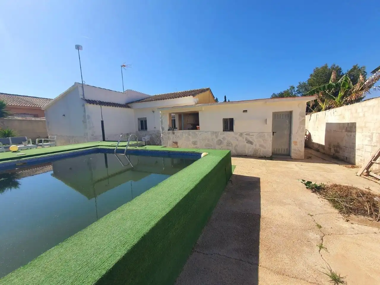 Vista exterior de Casa o xalet en venda en Pedralba amb Calefacció, Jardí privat i Terrassa