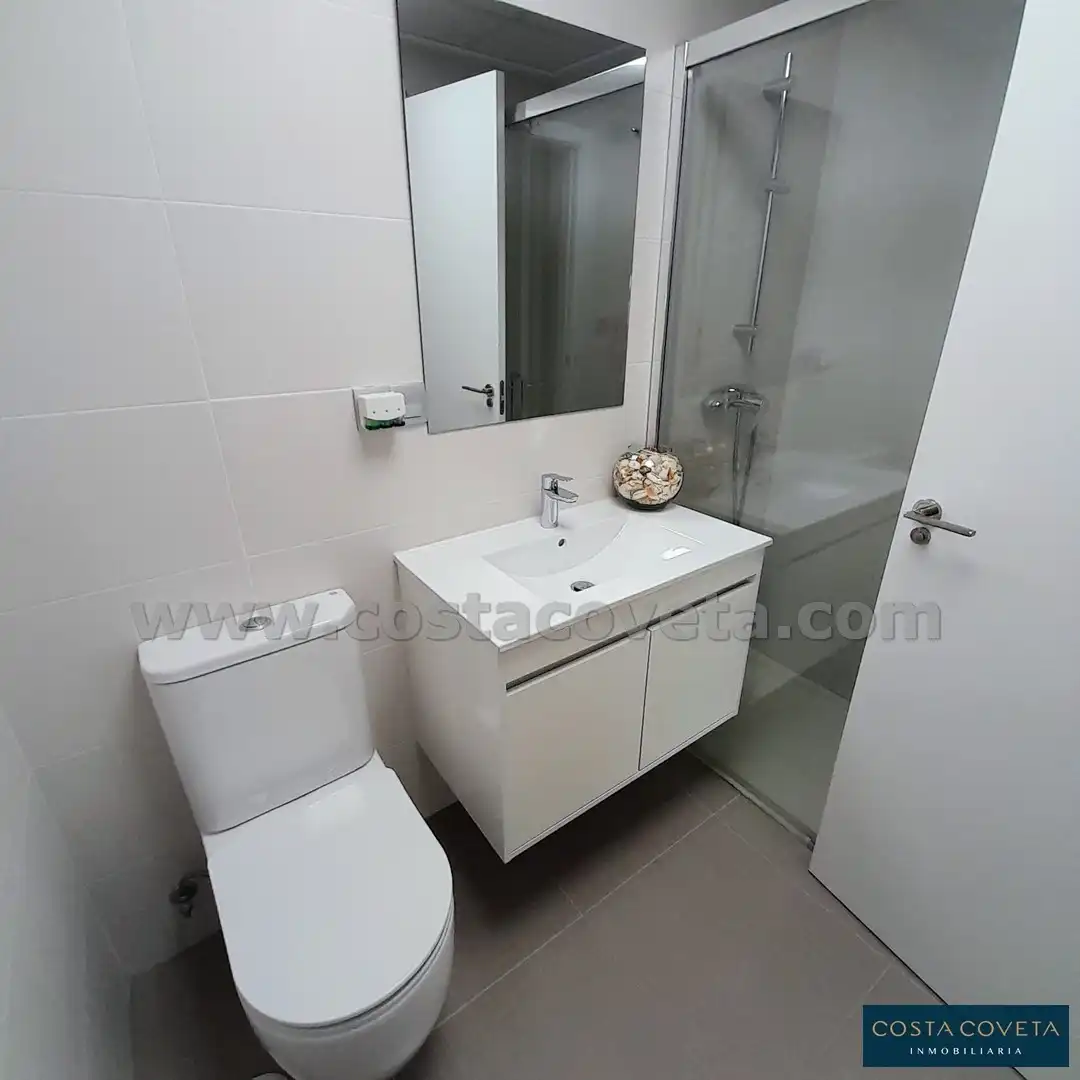 Bathroom of Apartments for sale in El Campello  with Air Conditioner, Swimming Pool and Furnished