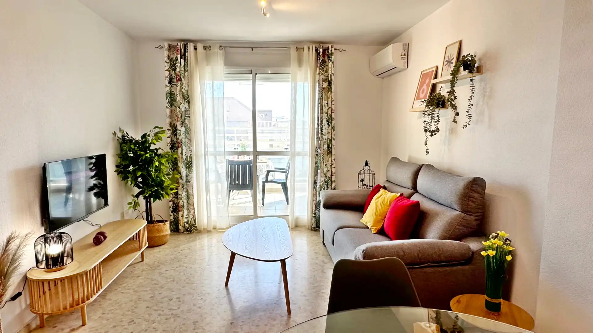 Sala d'estar de Apartament de lloguer en Gandia amb Aire condicionat, Calefacció i Terrassa