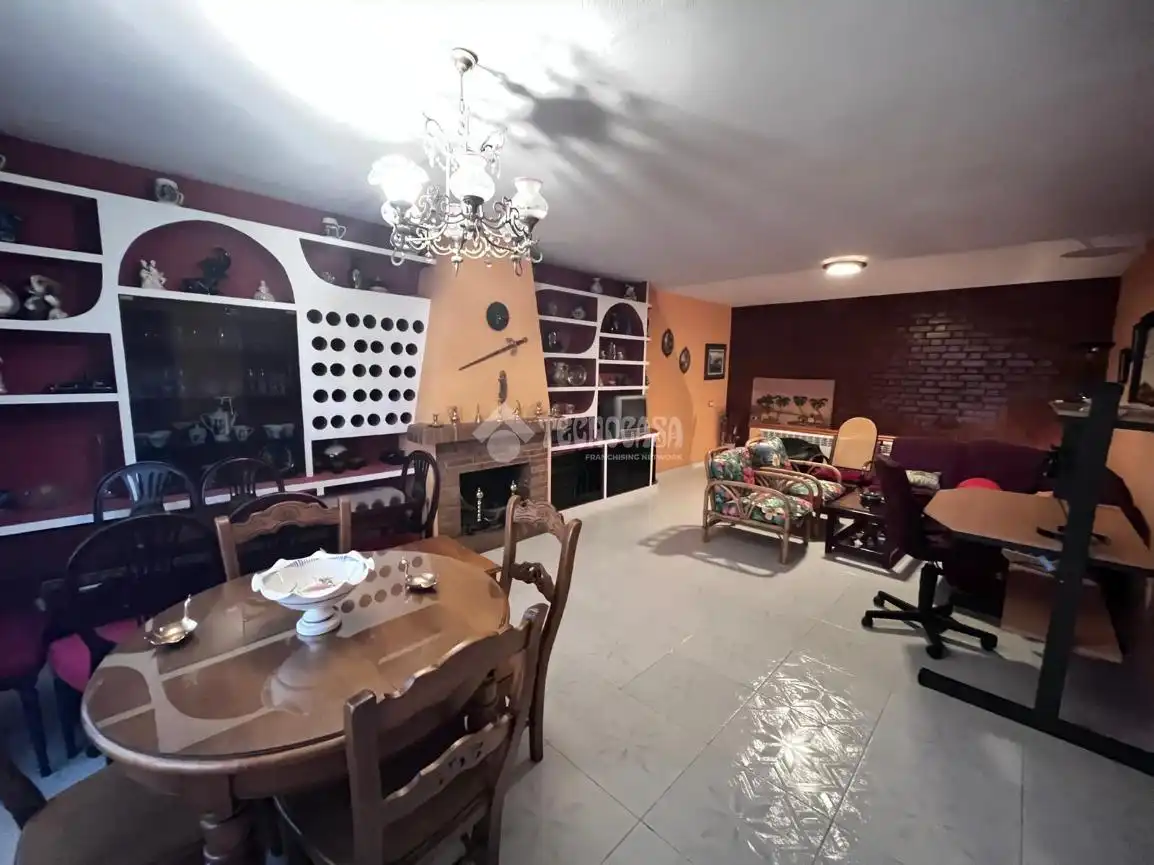 Sala de estar de Casa o chalet en venta en Los Navalmorales con Aire acondicionado, Calefacción y Amueblado