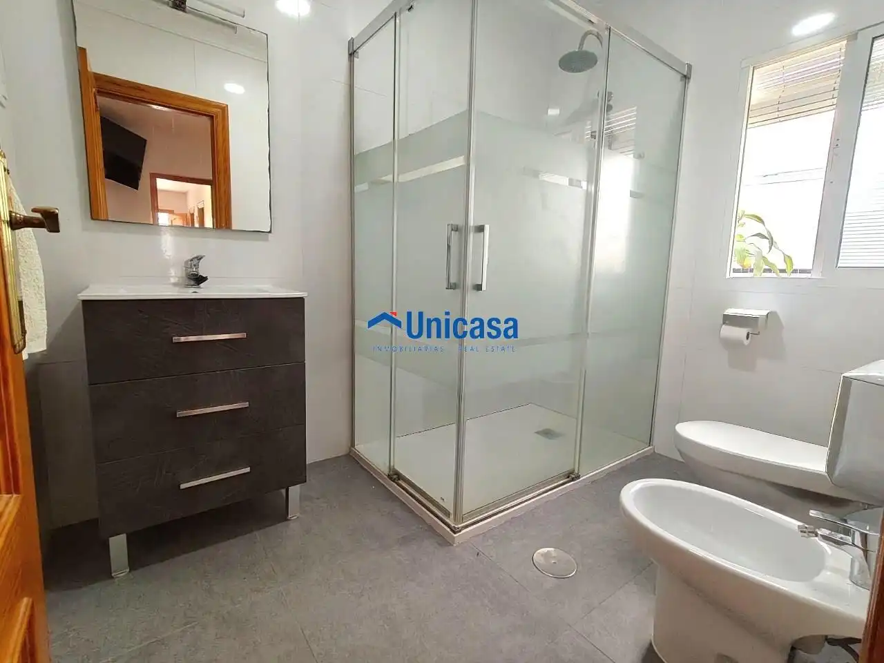 Bathroom of Flat for sale in Málaga  with Air Conditioner and Storage room