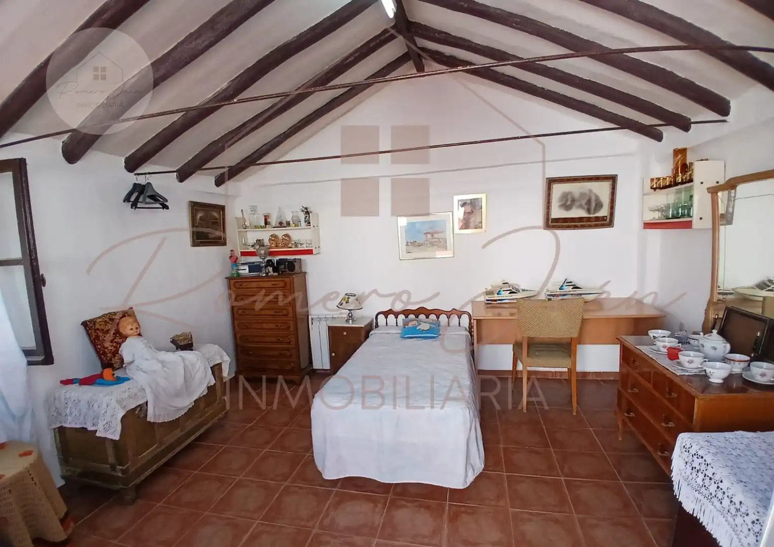 Sala d'estar de Casa o xalet en venda en Jaén amb Calefacció, Traster i Moblat