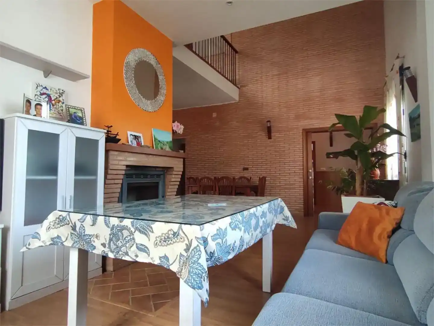 Sala d'estar de Pis en venda en Beas amb Aire condicionat, Jardí privat i Parquet