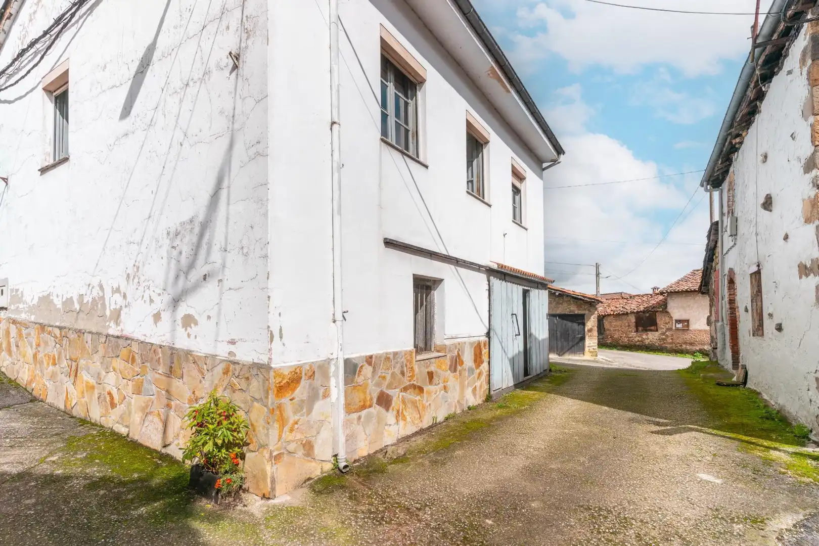 Exterior view of Houses for sale in San Martín del Rey Aurelio  with Heating