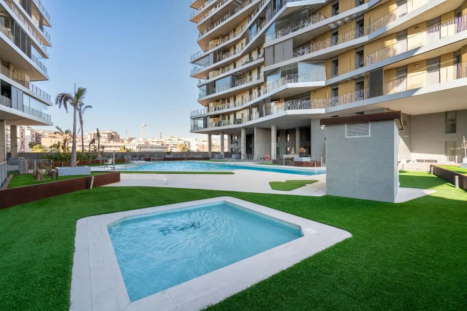 Swimming pool of Flat for rent in Almería  with Air Conditioner, Heating and Private garden
