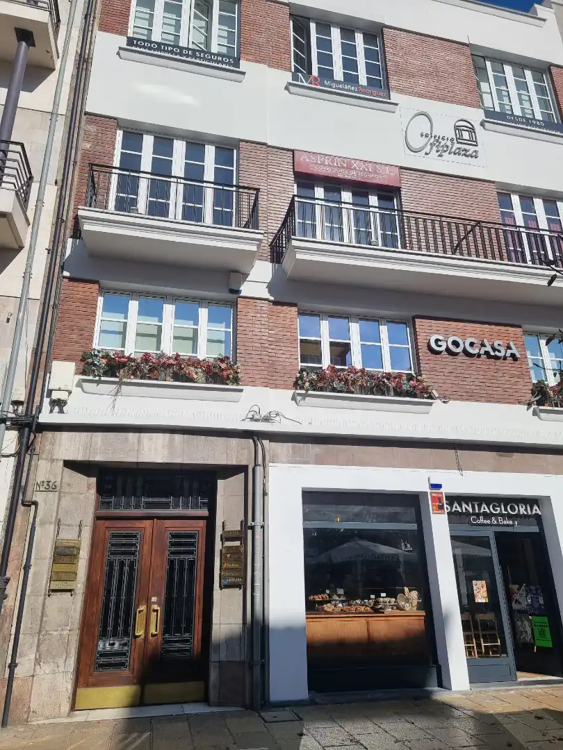 Vista exterior de Oficina de alquiler en Avilés con Balcón
