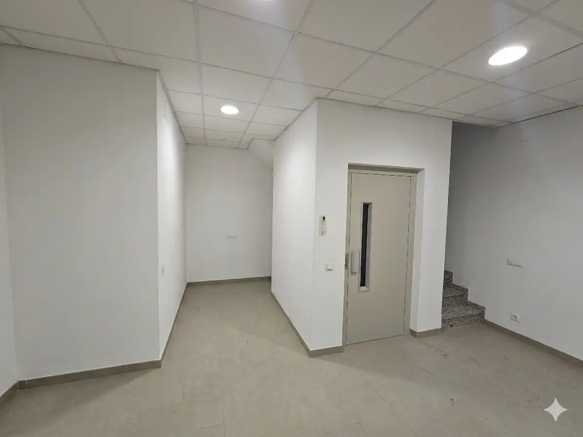 Others with lift for sale in Centre, imagen 2