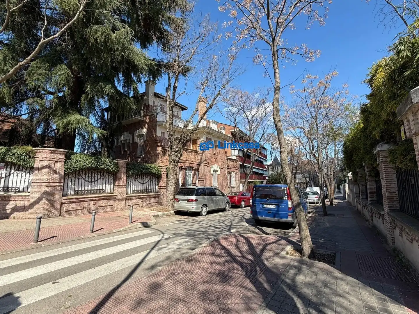 Exterior view of Buildings for sale in Madrid