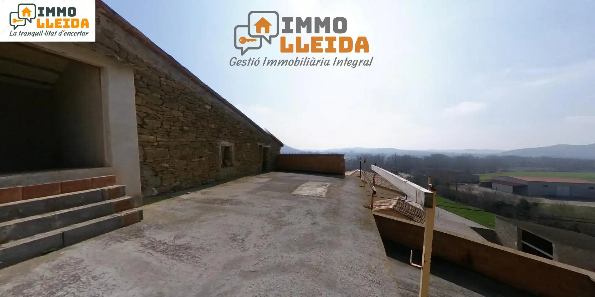 Außenansicht von Einfamilien-Reihenhaus zum Verkauf in Artesa de Segre mit Terrasse, Abstellraum und Balkon