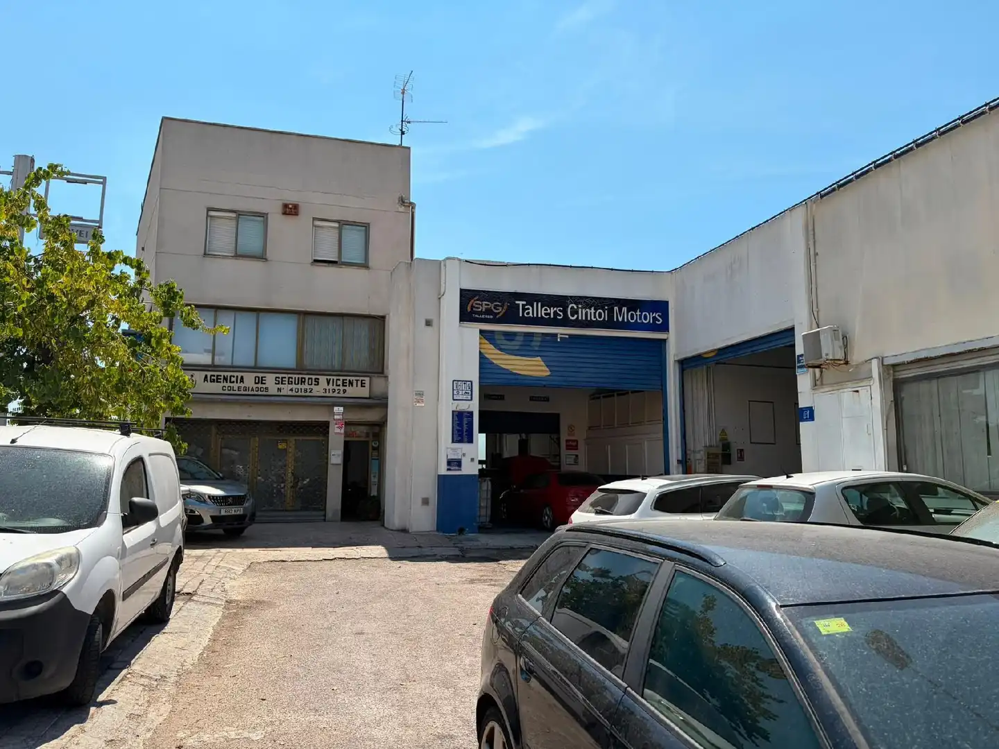 Vista exterior de Local en venda en Josa i Tuixén