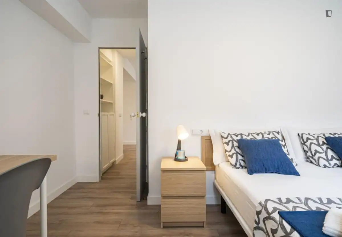 Dormitori de Apartament de lloguer en Madrid amb Calefacció, Moblat i Forn