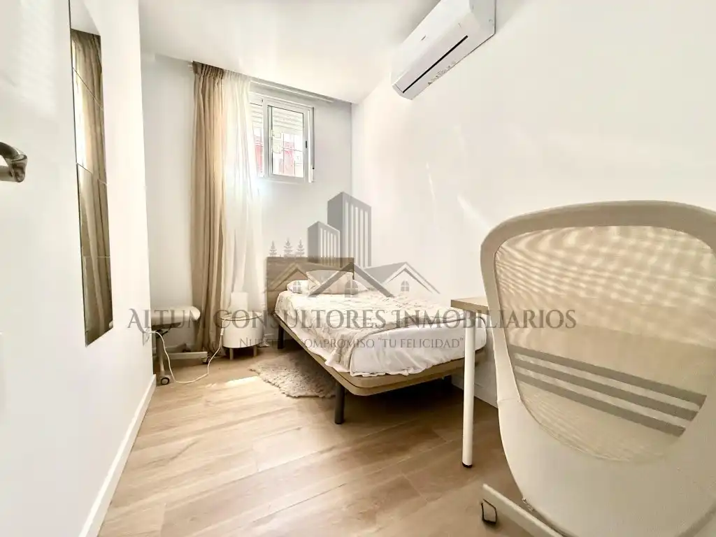 Bedroom of Flat for rent in Sevilla