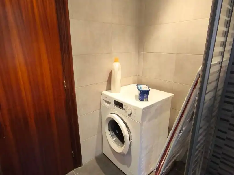 Bathroom of Flat for share in  Logroño  with Heating, Parquet flooring and Furnished