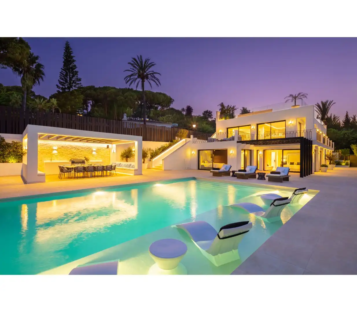 House with pool for sale in Marbella Centro