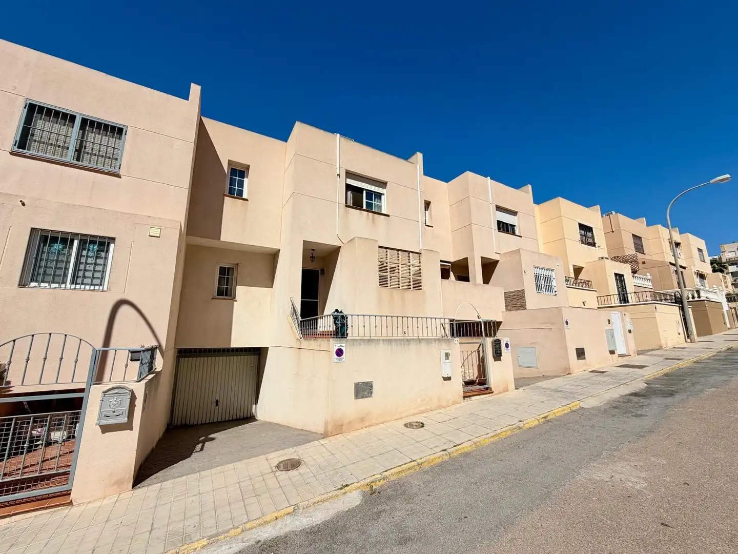 Exterior view of Detached homes for sale in Roquetas de Mar