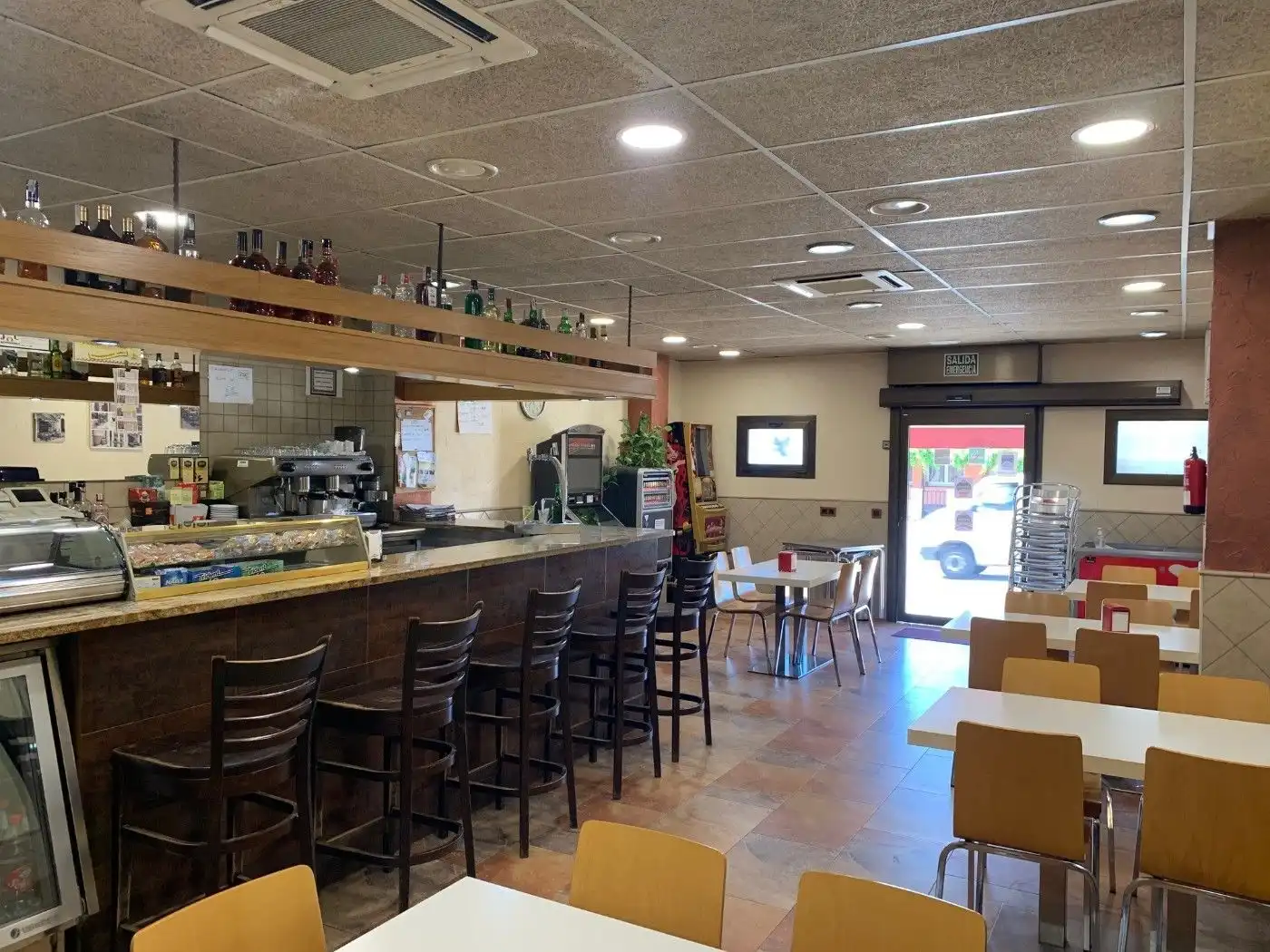 Local en venda en Caldes de Malavella amb Terrassa i Moblat