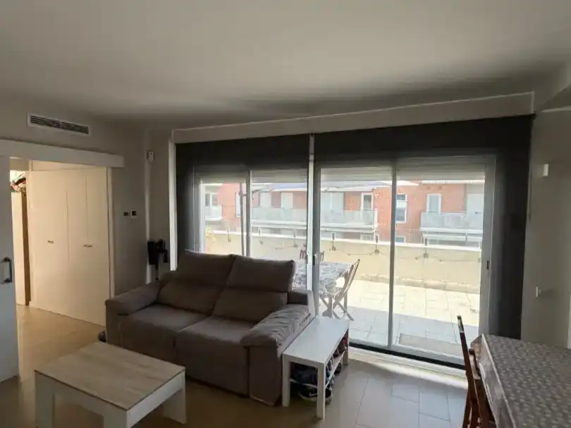 Sala d'estar de Pis en venda en Molins de Rei amb Aire condicionat, Terrassa i Piscina