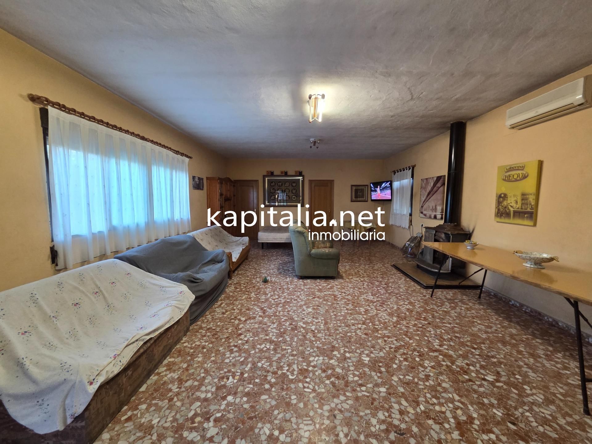 Living room of House or chalet for sale in Ontinyent  with Private garden and Community pool
