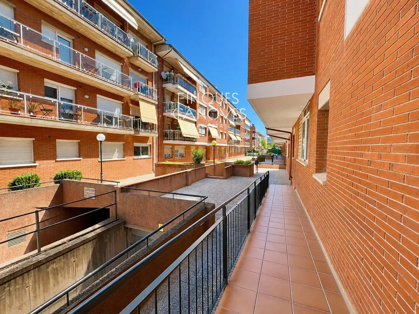 Vista exterior de Piso en venta en Girona con Calefacción, Trastero y Horno