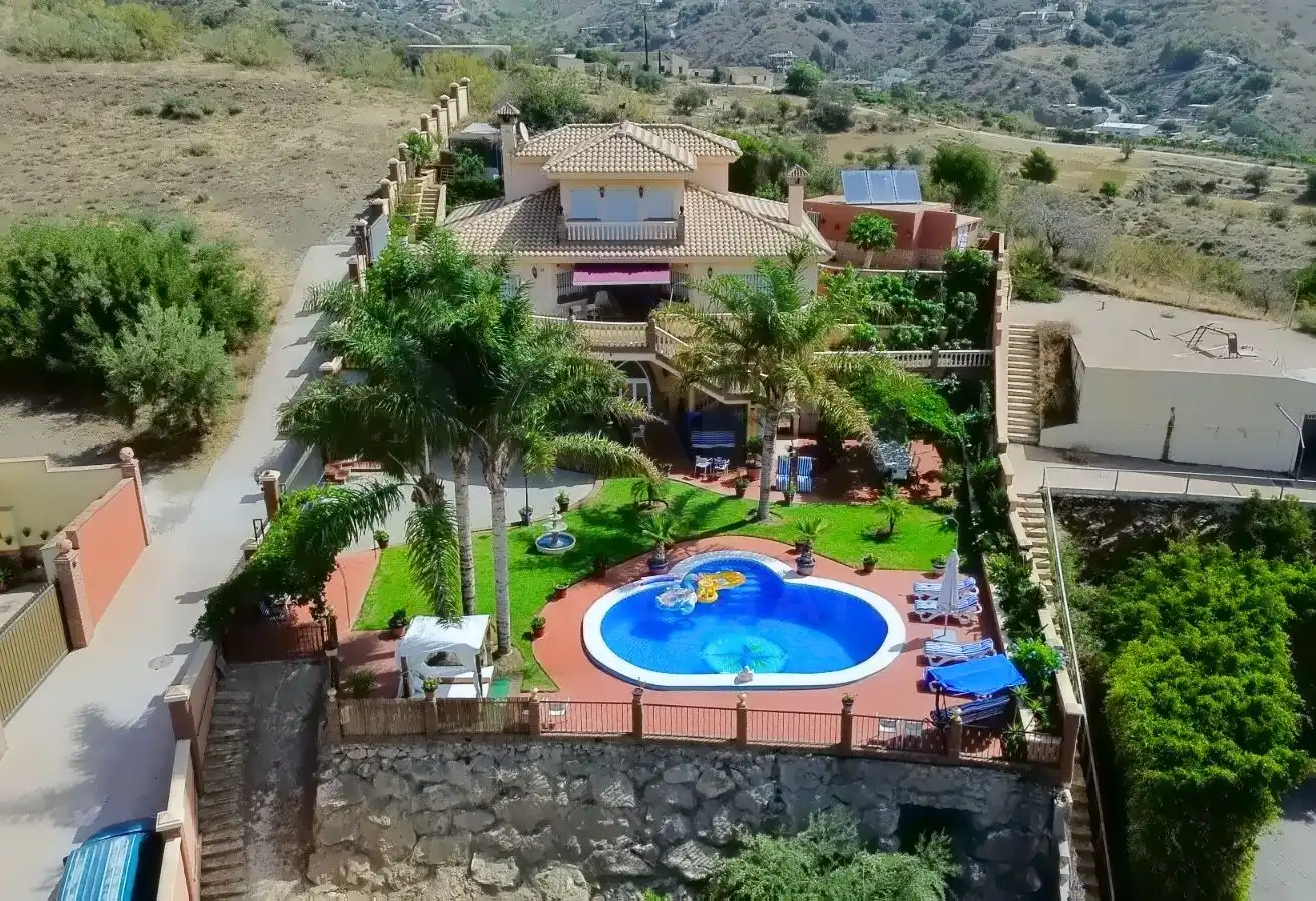 Vista exterior de Casa o xalet en venda en Rincón de la Victoria amb Aire condicionat, Calefacció i Terrassa