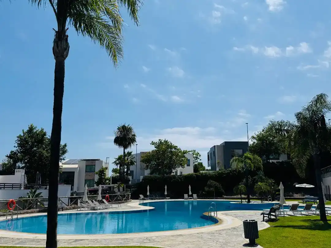Piscina de Dúplex en venta en Marbella con Aire acondicionado, Terraza y Piscina
