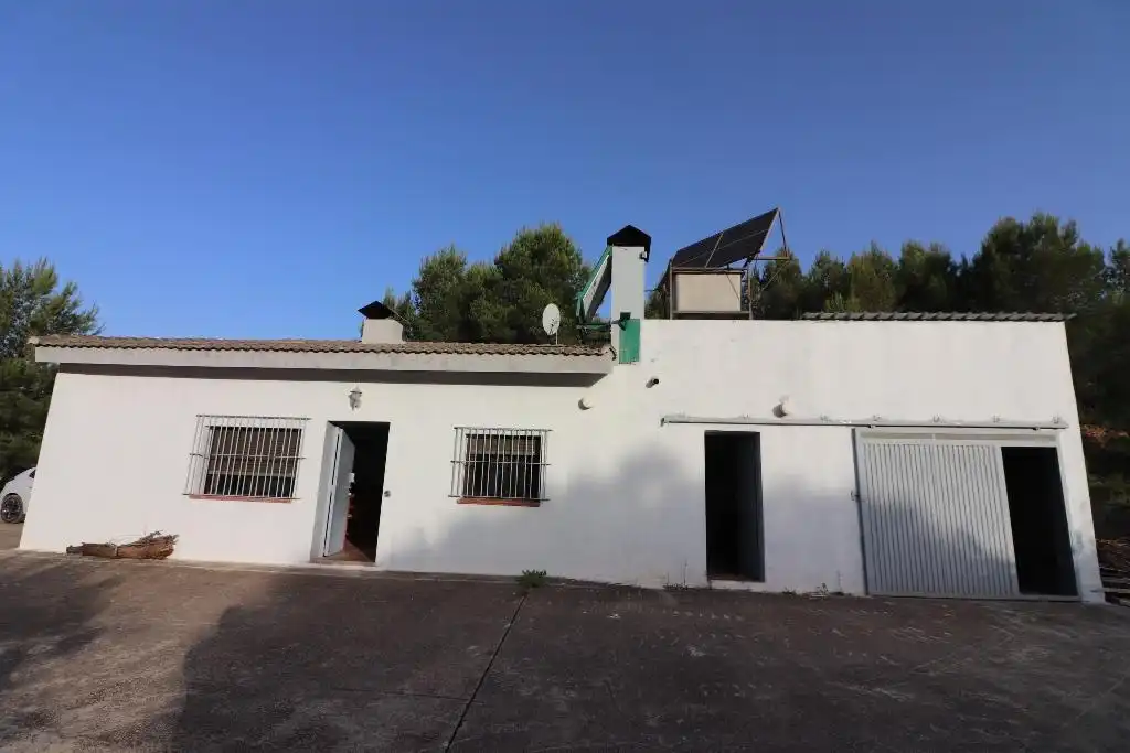Vista exterior de Finca rústica en venda en Buñol amb Jardí privat, Terrassa i Traster