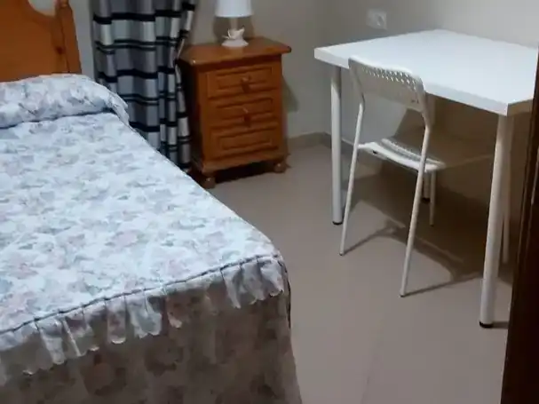Habitación de Planta baja para compartir en El Retiro - Parque Atlántico - Ronda este