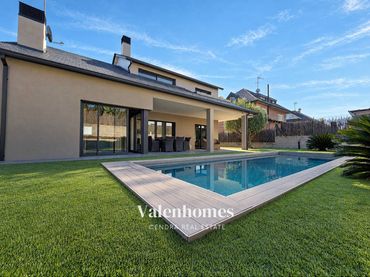Casa con piscina en venta en Palau-solità i Plegamans
