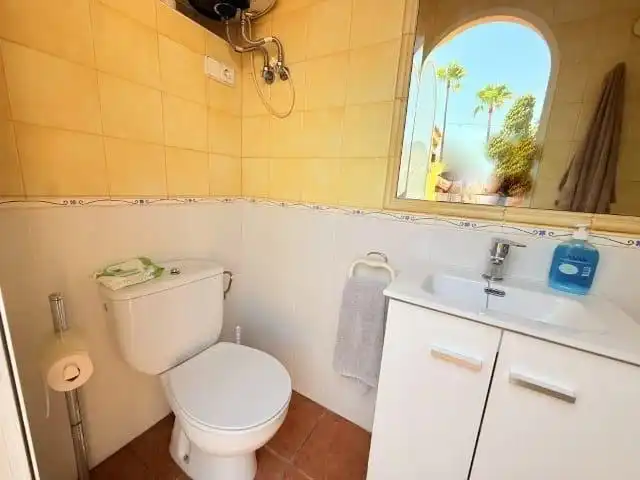 Bany de Casa o xalet en venda en L'Alfàs del Pi amb Aire condicionat, Calefacció i Jardí privat