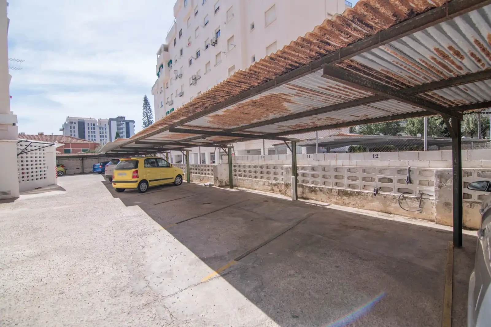 Aparcament de Apartament de lloguer en Gandia amb Aire condicionat, Terrassa i Moblat