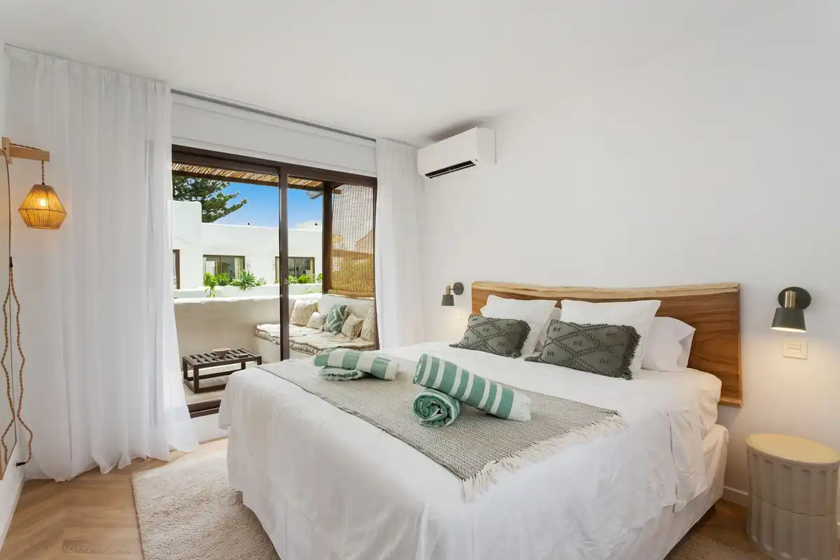 Bedroom of Flat for sale in Estepona  with Air Conditioner, Terrace and Community pool