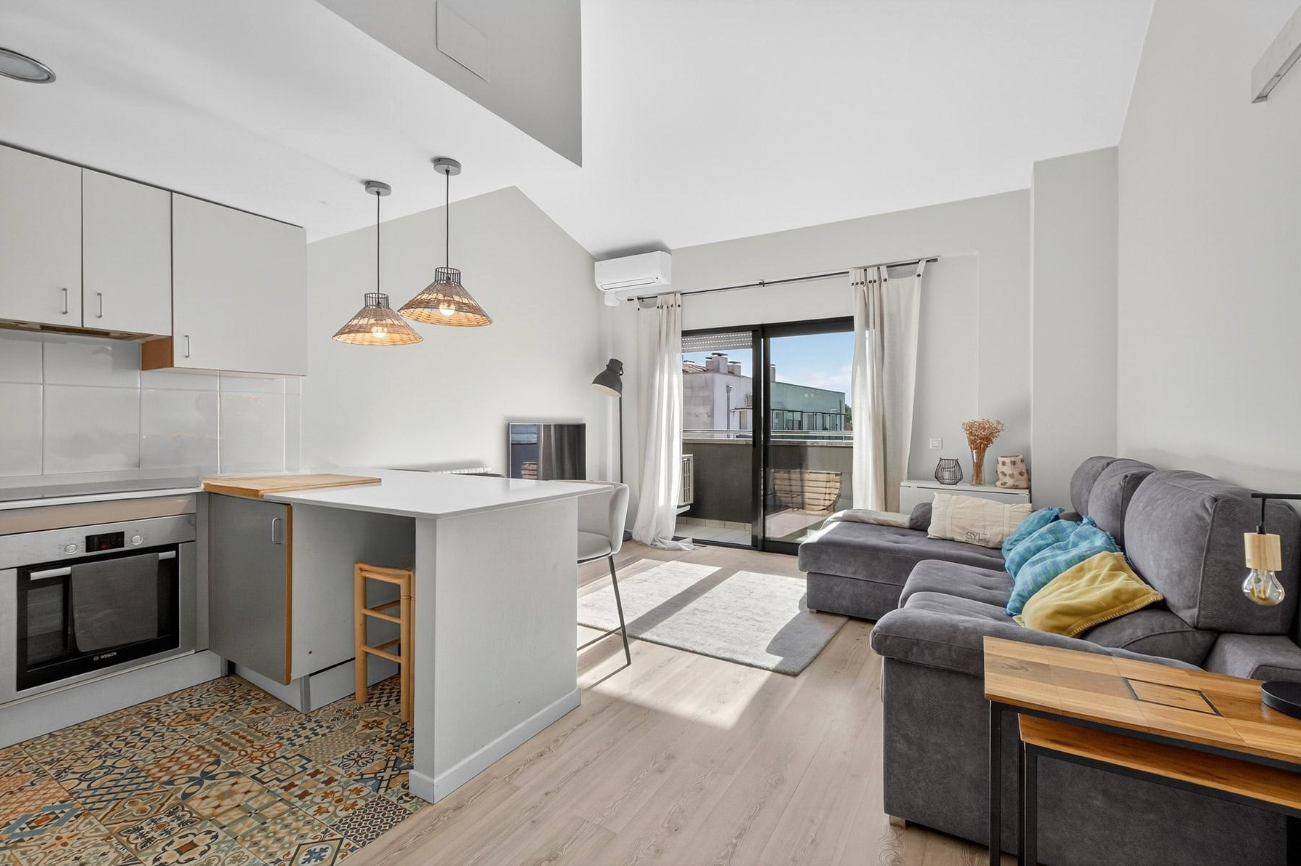 Living room of Duplex for sale in Girona Capital  with Air Conditioner, Heating and Balcony