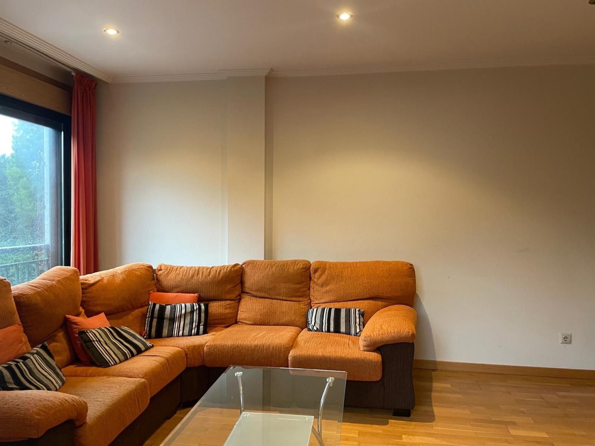 Living room of Flat for sale in Pontevedra Capital   with Air Conditioner and Balcony