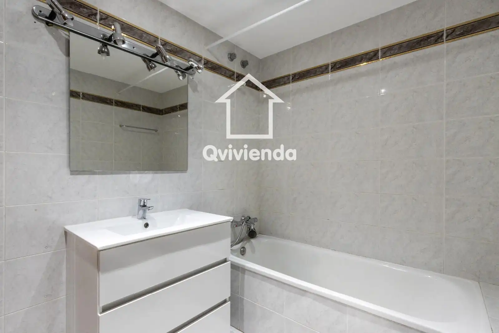 Bany de Pis en venda en Parets del Vallès amb Aire condicionat i Terrassa