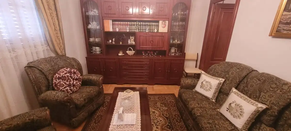 Sala d'estar de Casa o xalet en venda en Segovia amb Calefacció, Terrassa i Moblat
