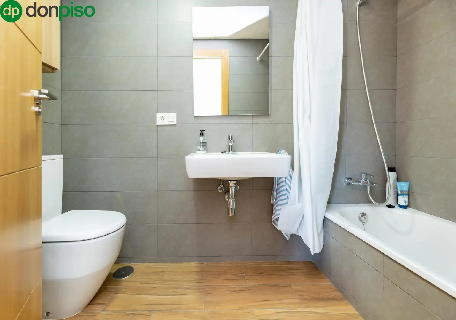Flat for sale in Avenida DE LA ILUSTRACION, 115, Campus de la Salud