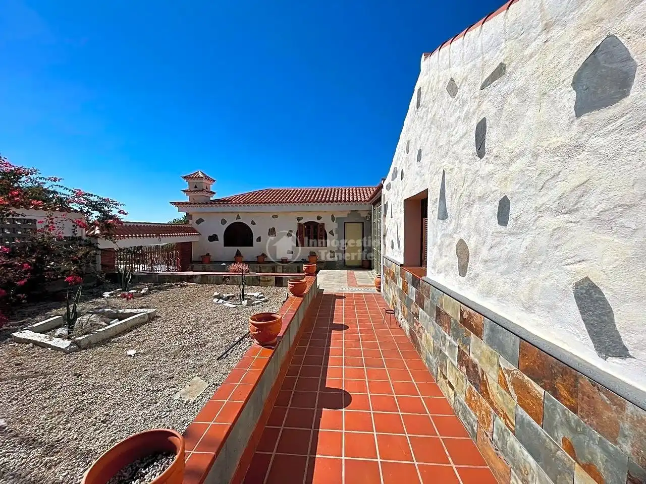 Vista exterior de Casa o chalet en venta en Arona con Jardín privado, Terraza y Piscina
