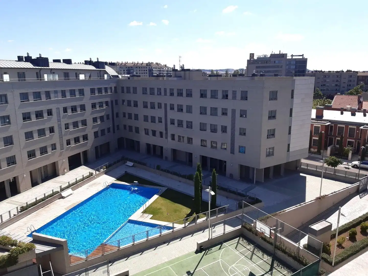 Àtic amb piscina de lloguer a Calle MORAÑA