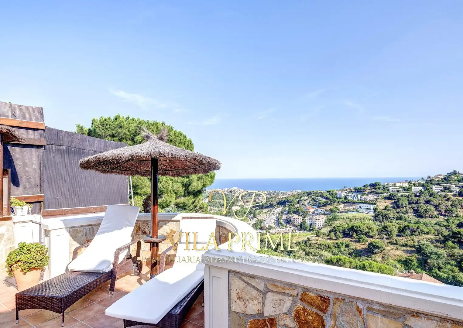 Detached house with pool for sale in Alella