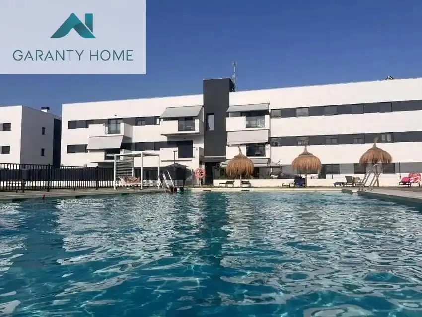 Piscina de Piso de alquiler en Vélez-Málaga con Aire acondicionado, Jardín privado y Terraza