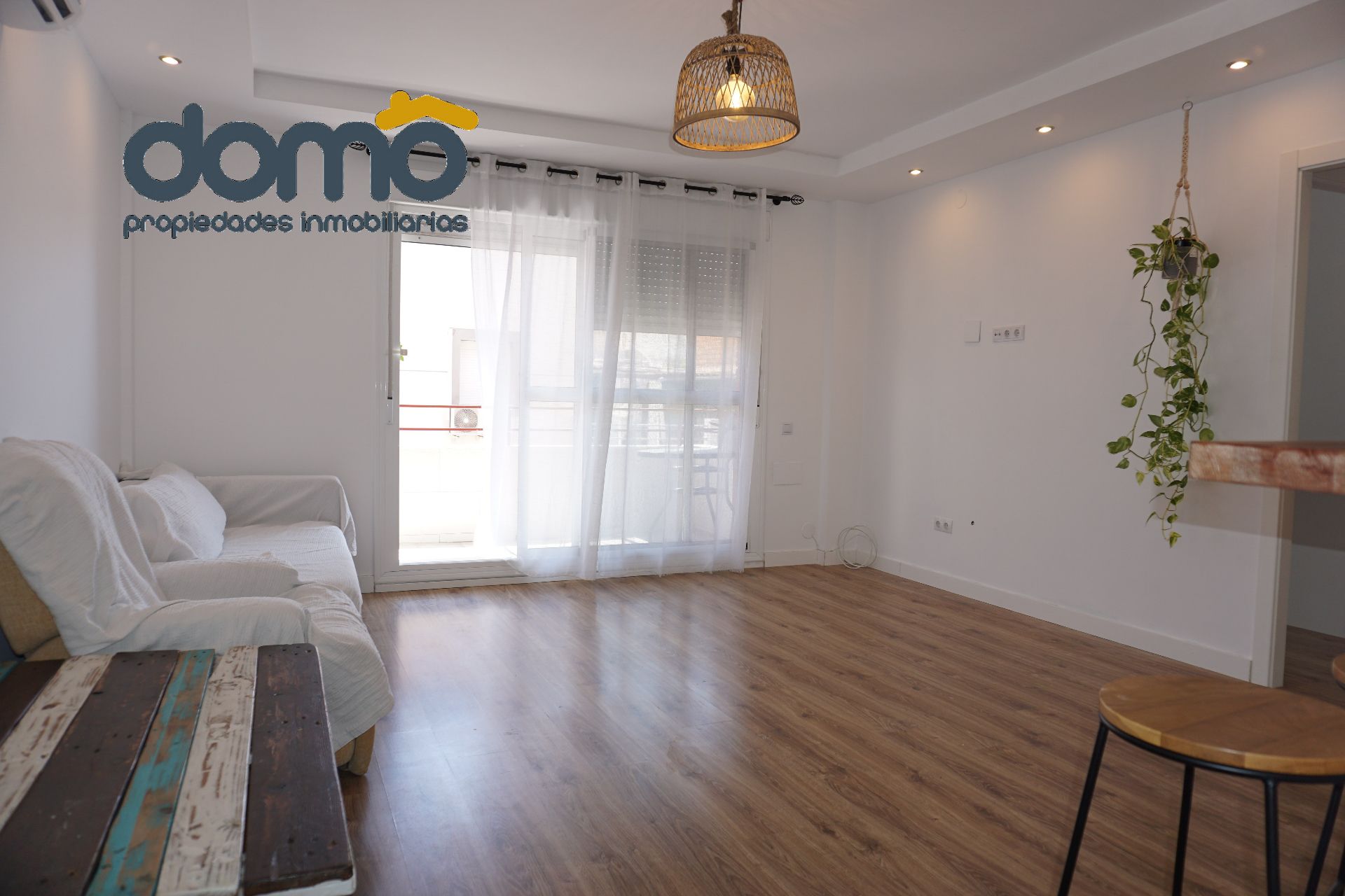 Habitación de Piso de alquiler en  Almería Capital con Aire acondicionado, Terraza y Lavadora