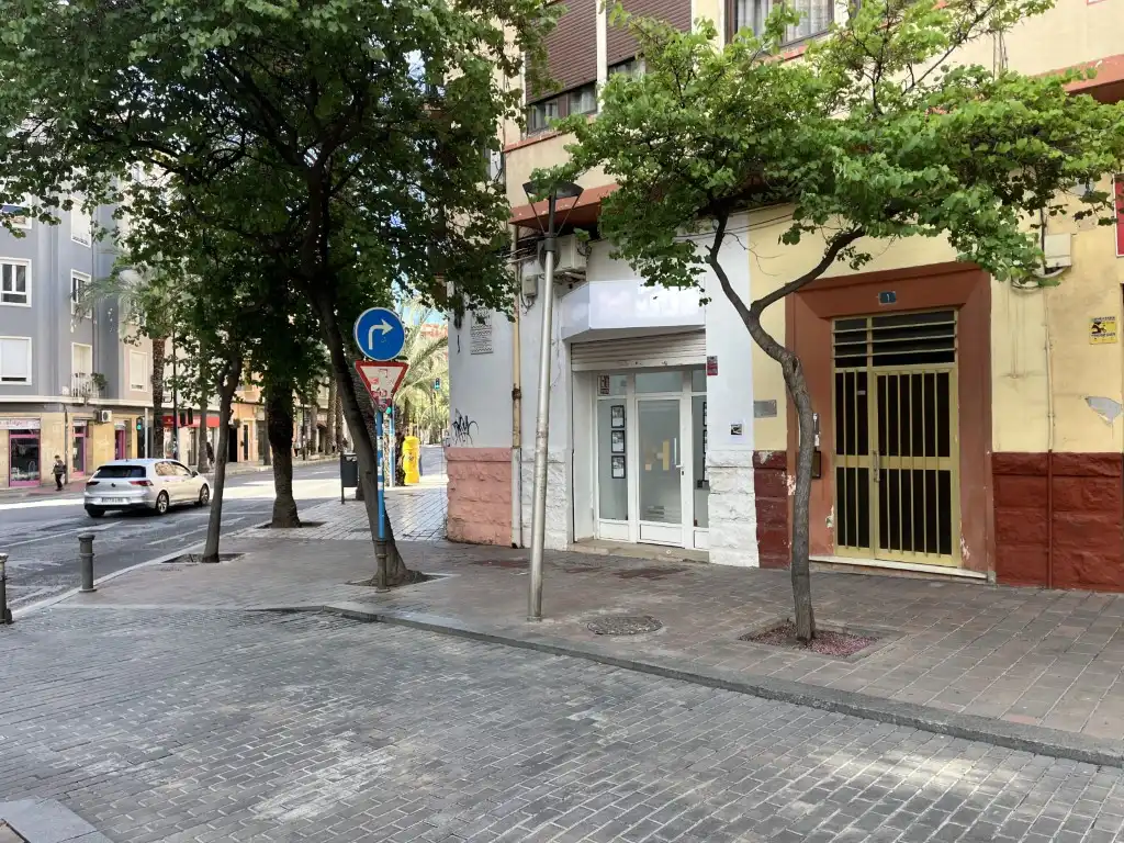 Vista exterior de Local en venta en Alicante / Alacant