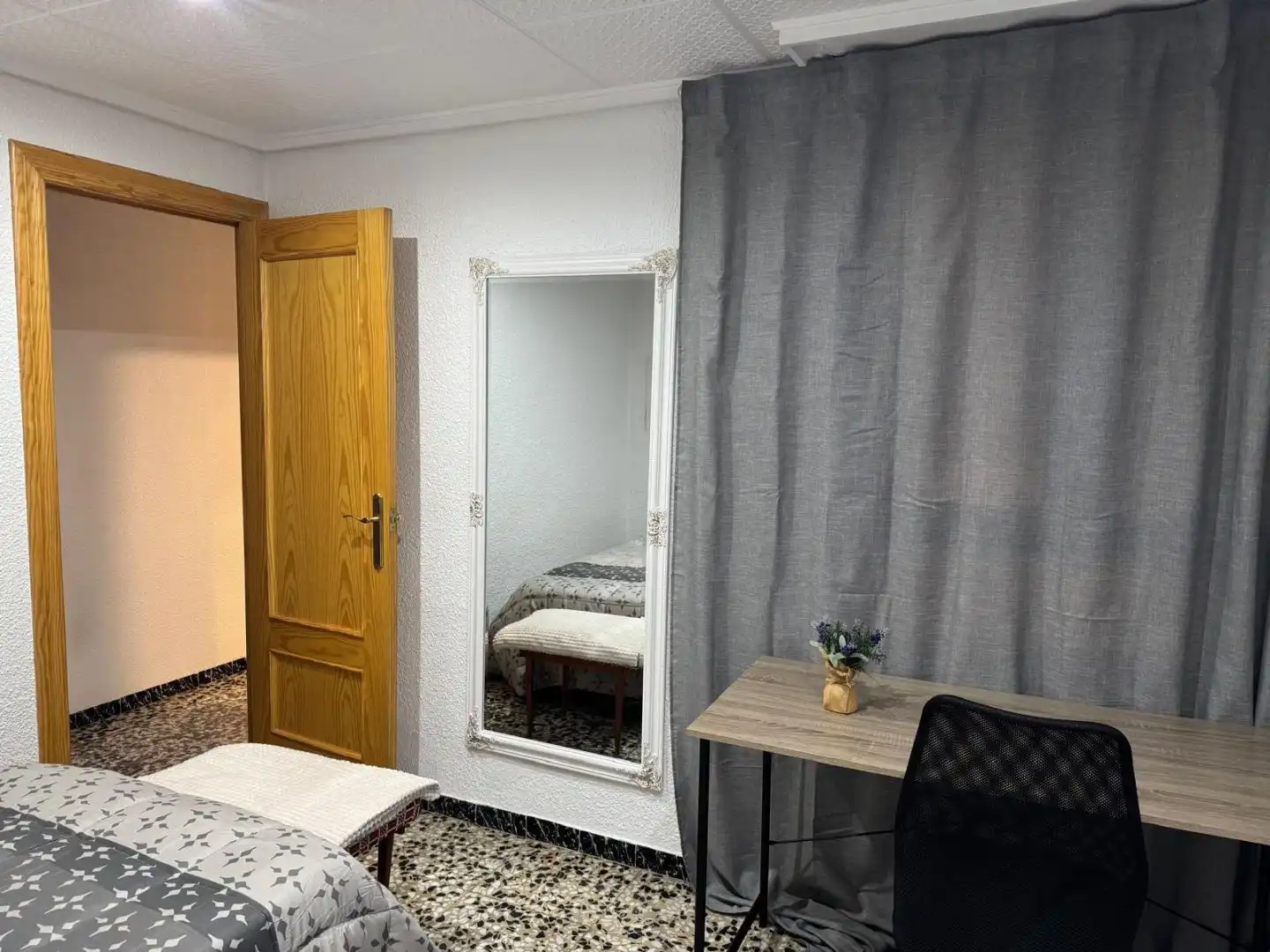 Bedroom of Flat for rent in Elche ciudad