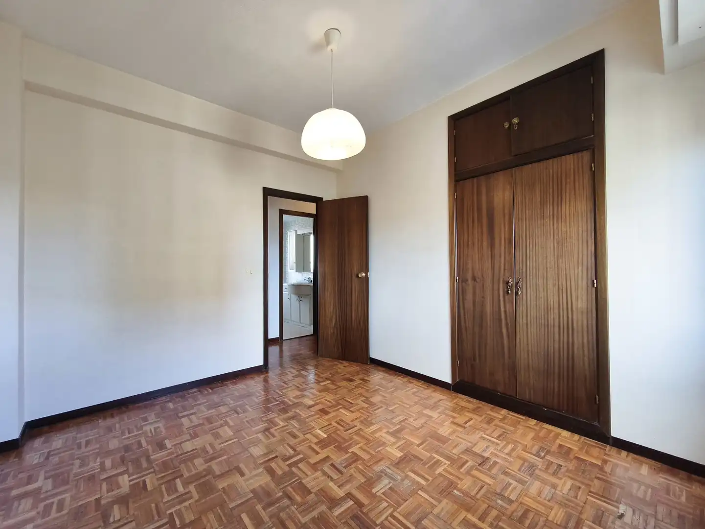 Habitación de Piso en venta en  Logroño con Calefacción, Terraza y Balcón