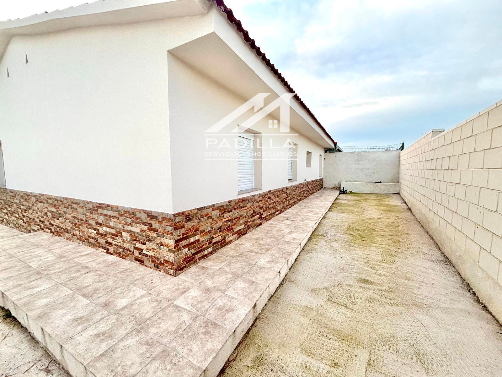 Terrace of Single-family semi-detached for sale in El Viso de San Juan  with Heating