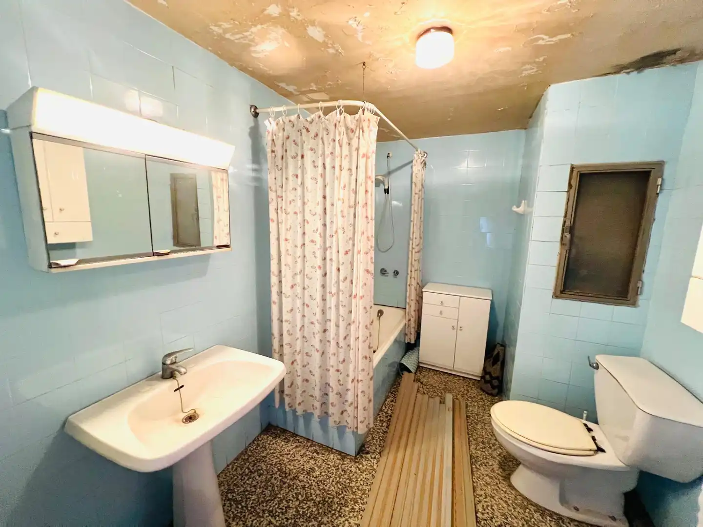 Badezimmer von Wohnung zum Verkauf in Santa Pola mit Privatgarten und Terrasse