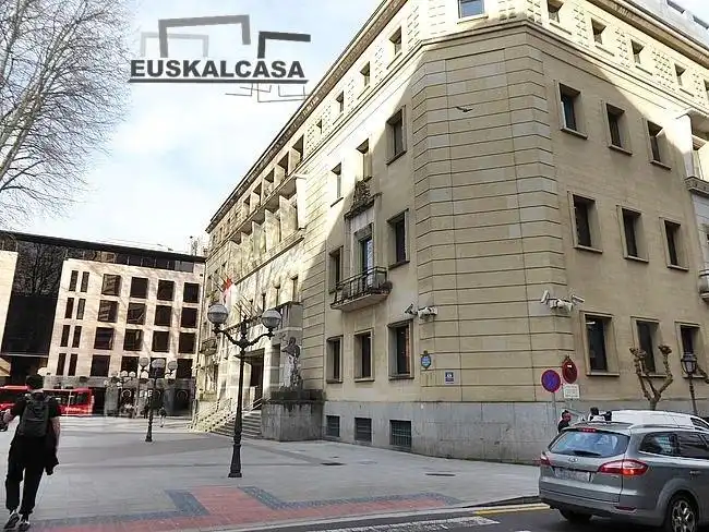 Vista exterior de Oficina en venta en Bilbao  con Calefacción
