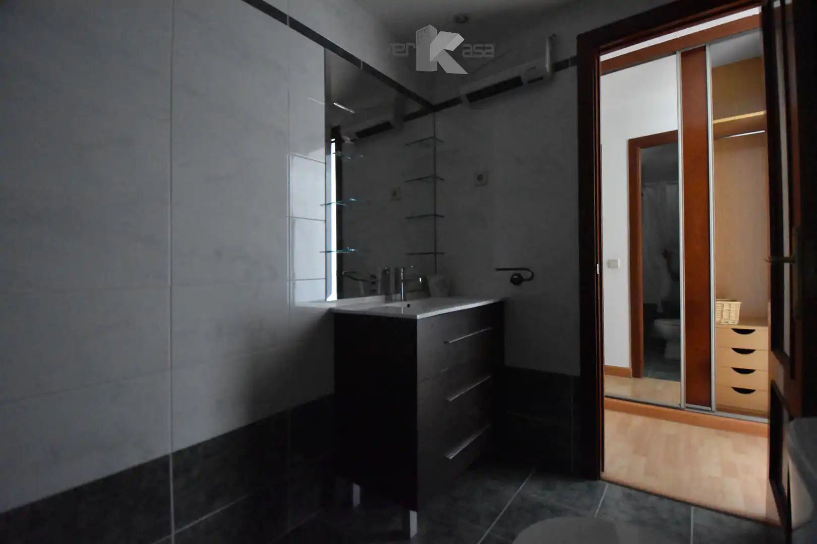 Badezimmer von Einfamilien-Reihenhaus zum Verkauf in San Martín de la Vega mit Klimaanlage, Heizung und Privatgarten
