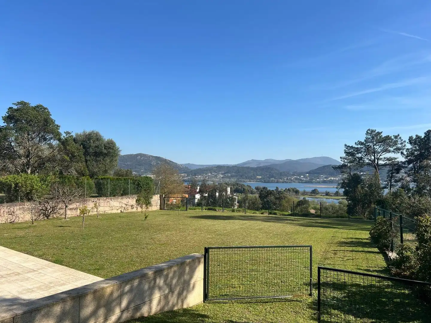 Casa o chalet en venta en O Rosal   con Calefacción, Jardín privado y Terraza
